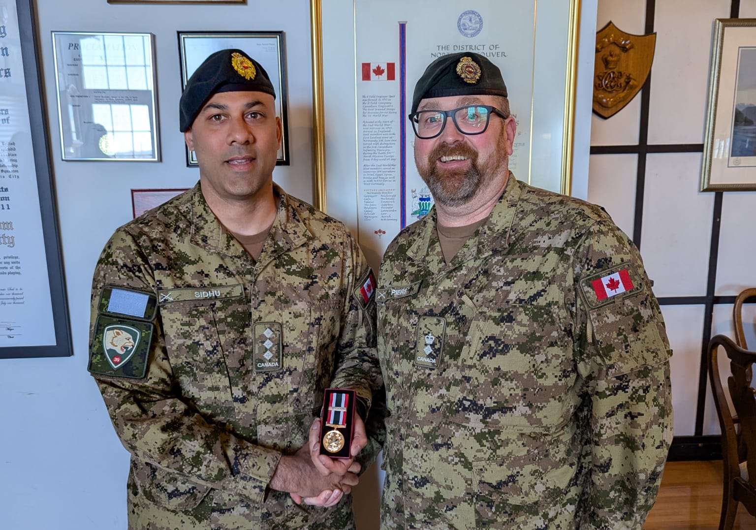 Capt Sidhu being presented his SSM by CO 39 CER LCol Piers