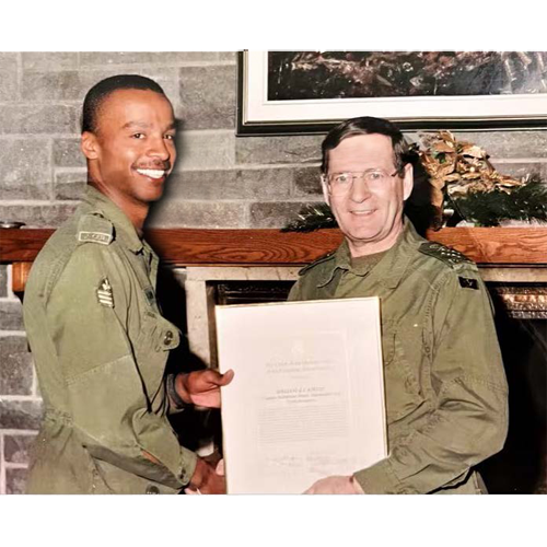 Sgt Kirton receives CDS Commendation