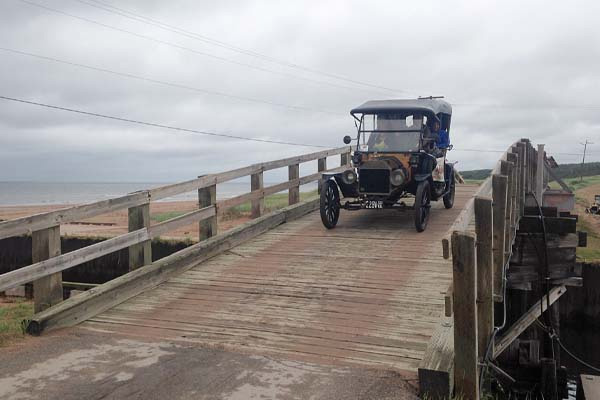 The earlier bridge that it replaced