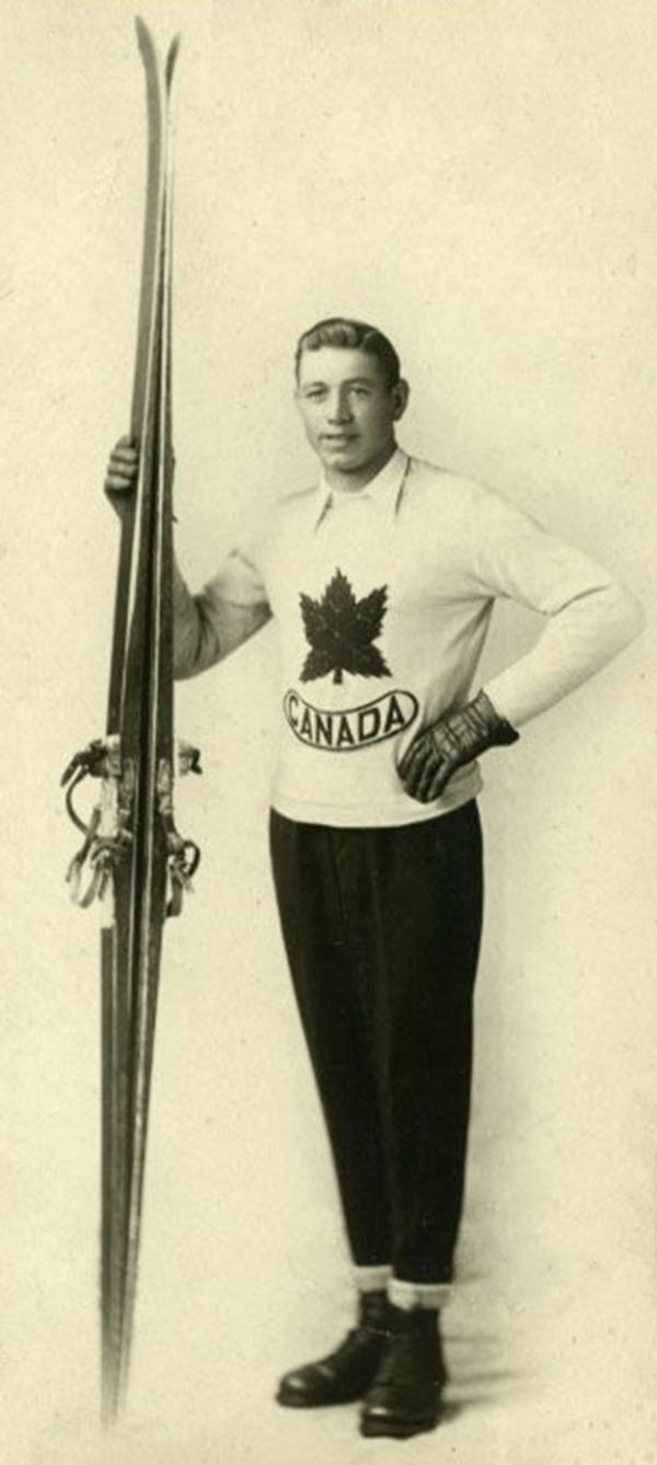Bob Lymburne at Lake Placid in 1932 (Photo credit: https://en.wikipedia.org/wiki/Bob_Lymburne#/media/File:Bob_Lynburne,_1932.jpg)