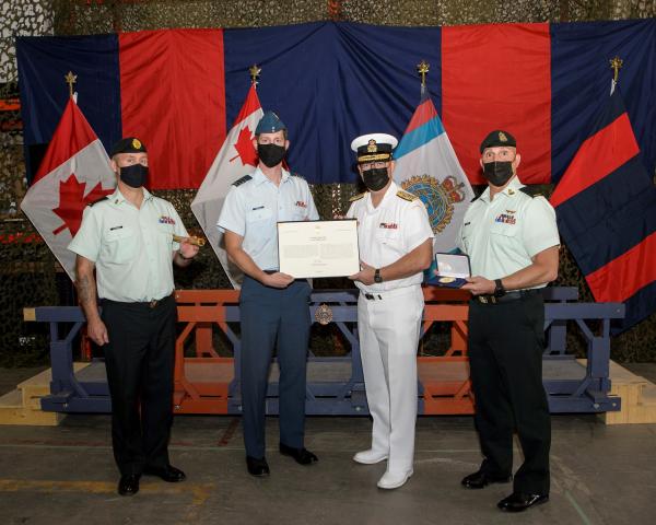 LCol Krajcik, CO 1 ESU, accepts the Canadian Forces' Unit Commendation from VAdm Auchterlonie, Comd CJOC, on behalf of 1 ESU members for work done on the Task Force Latvia Multinational Headquarters build project, 22 July 2021. // Le Lcol Krajcik, Commandant de la 1er UAG, accepte la mention élogieuse à l’intention des unités des Forces canadiennes //  Le Lcol Krajcik, Commandant de la 1er UAG, accepte la mention élogieuse à l’intention des unités des Forces canadiennes