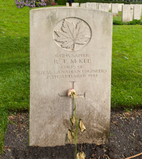 Sapper Ronald McKee, Grosbeek