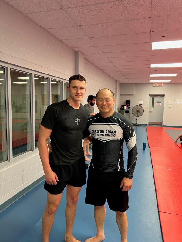 New Friendship – Capt Kyle Ho (R), RPOU-W shared hardship with 2nd Lt Noah Anderson (L), CFSME through exchange skillset on the mat. 2nd Lt Noah Anderson wishes to post to 1 Combat Engineer Regiment (1 CER) to joining the 1 CER grappling team upon completed his Basic Engineer Officer Course 1.1 and 1.2.