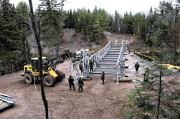 Members of 4 Engineering Support Regiment construct a 149-foot Acrow bridge spanning the Tetagouche River during Exercise Nihilo Sapper, a large-scale military exercise that took place outside Bathurst, N.B. in November. - Photo: WO Jerry Kean/5 Cdn Div HQ Public Affairs