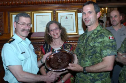 MGen E.S. Fitch, OMM, MSM, CD, Mrs Fitch and LGen J.C.M. Gauthier, CMM, MSC, CD