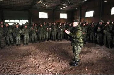 Commander Canadian Army, LGen P.J. Devlin, addresses 4 ESR at the conclusion of SAPPER STAKES 2012 // Le commandant de l’Armée canadienne, le Lgén P.J. Devlin, parle aux membres du 4 RAG à la fin de Sapper Stakes 2012