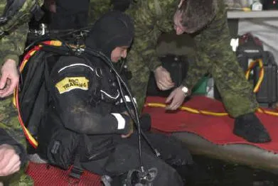 Sapper Avila-Rivas gets ready for his first ice dive.