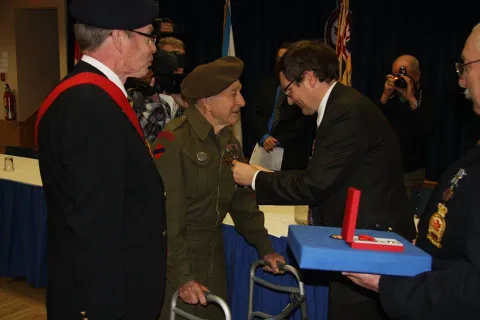 Spr Ralph Hebb receives Legion of Honour