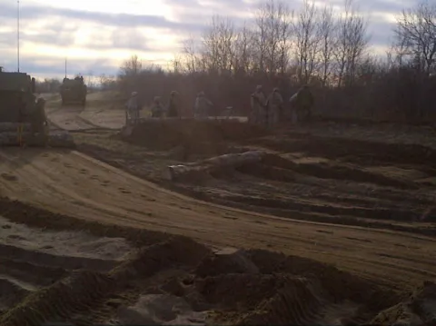 Canadian and American Sappers Building Log Obstacles // Placement d’obstacles de billots par des sapeurs canadiens et américains