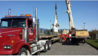 Loading the 50-year Memorial ($700 / hr) // Charger le monument commémoratif de 50 ans (700 $ par heure)