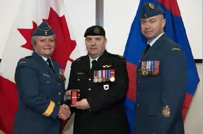 MGen Whitecross Major René Senneville and CWO Gilles Caouette // Mgén Whitecross, Major René Senneville, et l’Adjuc Gilles Caouette
