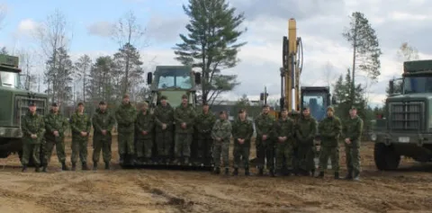 25 Support Squadron Heavy Equipment Troop at the Valour School task site // La troupe d’équipement lourd du 25e Escadron de soutien sur le chantier de l’école Valour