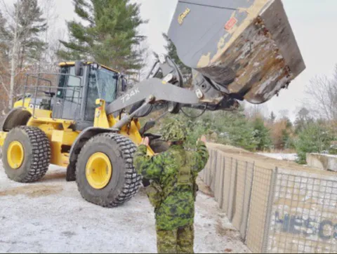 Photo 2 Combat Engineers soldiers fill hesco barriers at a Vehicle Inspection Point du ring Ex MATTAWA SAPPER, Nov 18